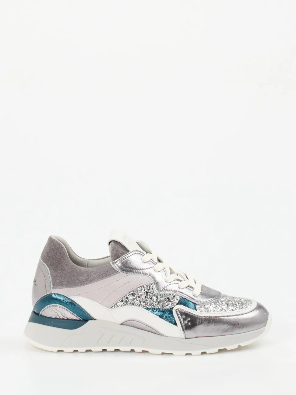 Piedi Nudi – Chunky Sneaker aus Metallicleder silber