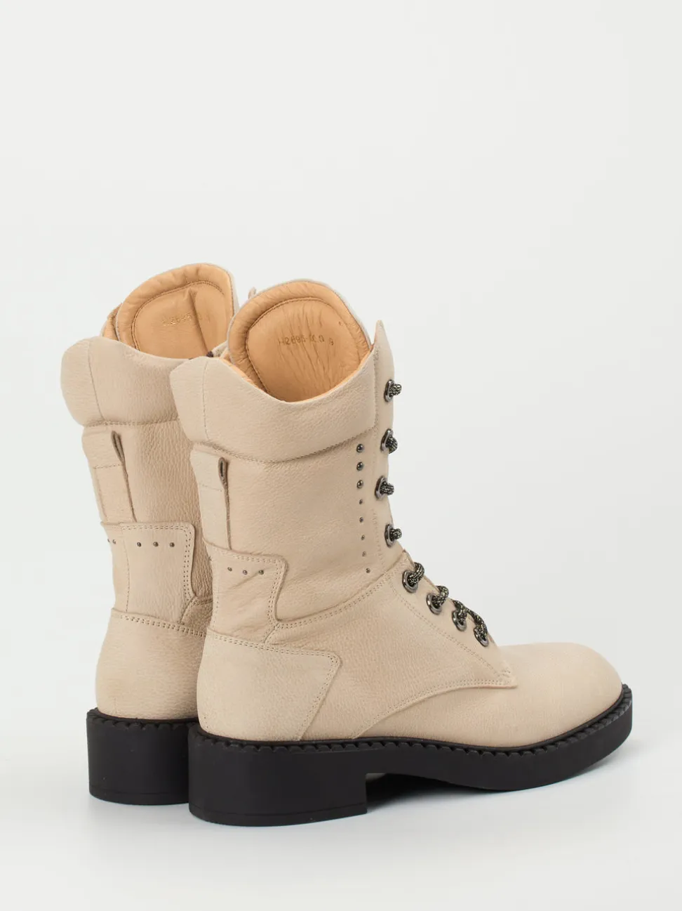 Piedi Nudi – Schnürboots aus Kalbleder Beige