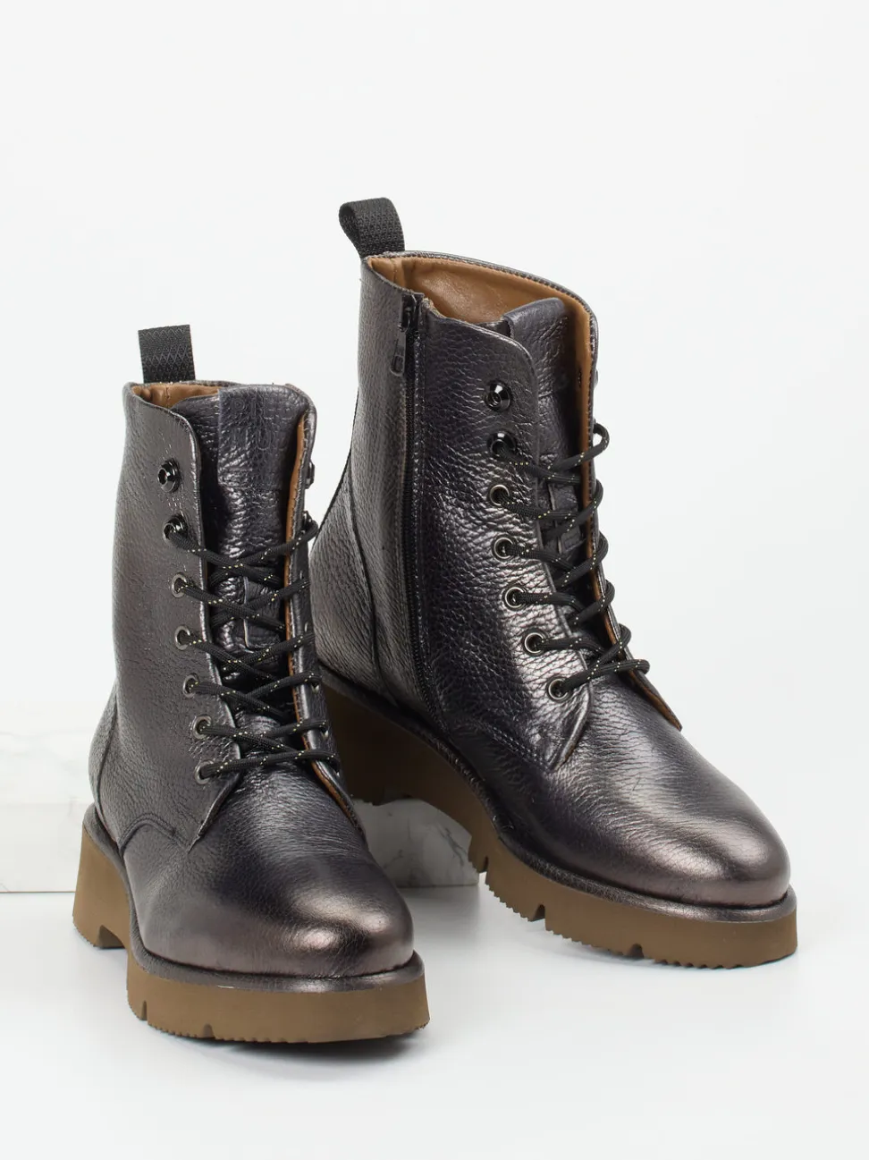 Piedi Nudi – Schnürboots aus Metallicleder anthrazit