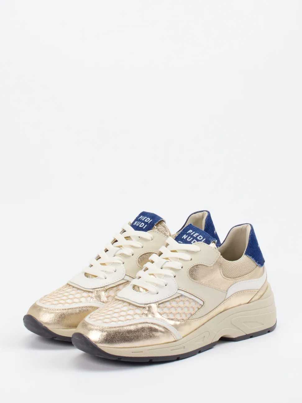 Piedi Nudi – Sneaker aus Metallicleder und Velours beige