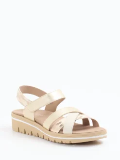 Piesanto – Komfortsandale aus Metallicleder Beige
