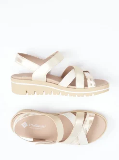 Piesanto – Komfortsandale aus Metallicleder Beige