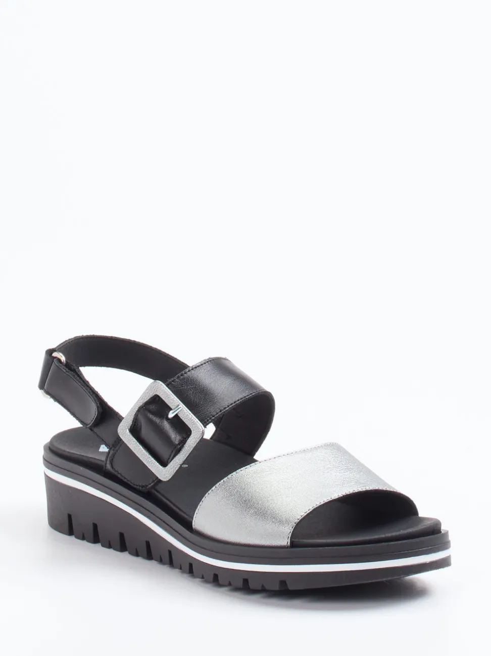 Piesanto – Plateau-Sandalen aus Kalbleder silberfarben