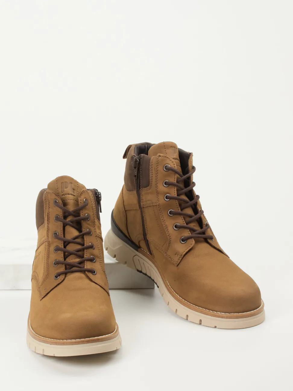 Pius Gabor – Schnürboots aus Nubukleder cognacbraun