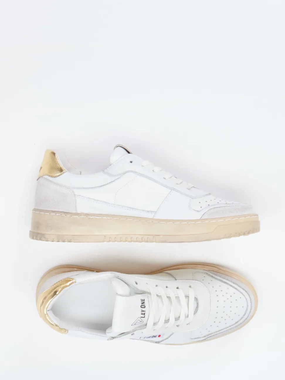Play One – Sneaker aus Kalbleder mit Goldakzent