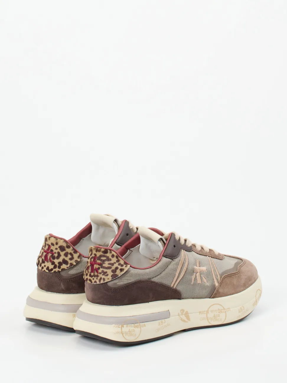 Premiata – Chunky Sneaker aus Veloursleder taupe