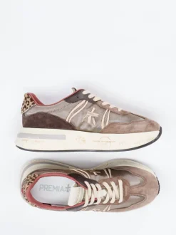 Premiata – Chunky Sneaker aus Veloursleder taupe