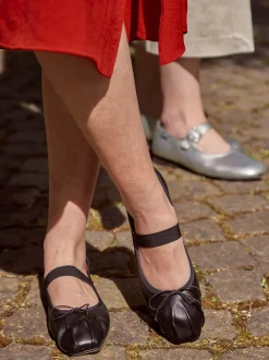 Pretty Ballerinas – Mary Janes aus Lammleder schwarz