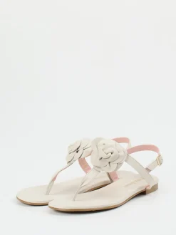 Pretty Ballerinas – Zehentrenner aus Lammleder Cremeweiß
