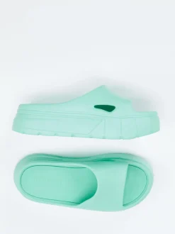 Puma – Badepantolette aus Gummi in Mintgrün