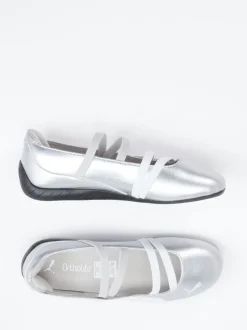 Puma – Ballerinas aus Leder in Metallic-Silber