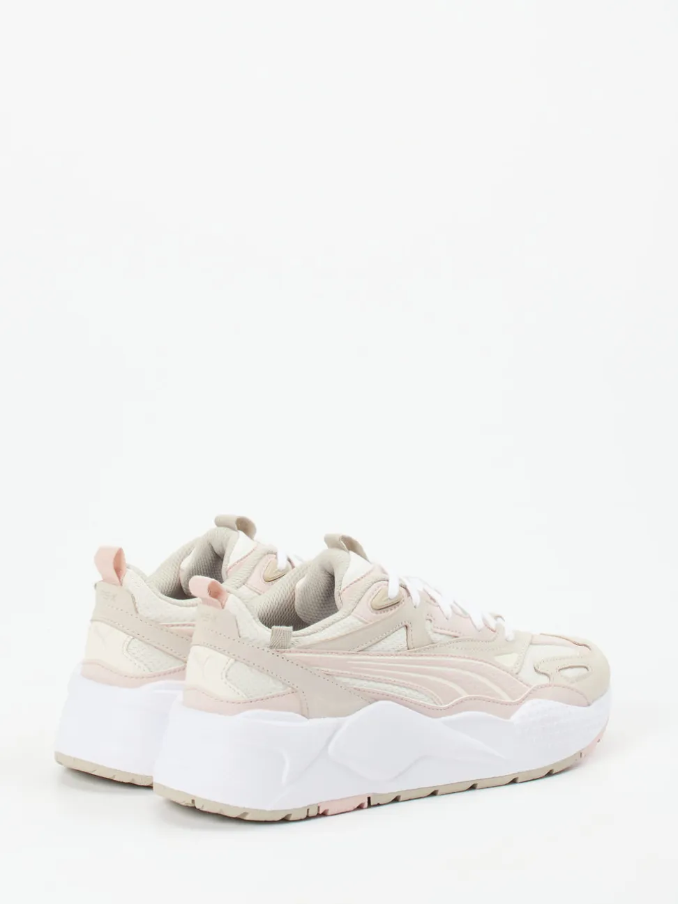 Puma – Chunky Sneaker aus Veloursleder Beige
