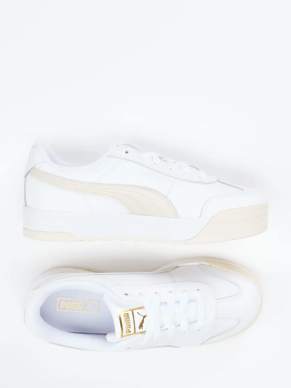 Puma – Sneaker aus Glattleder in Weiß mit Goldakzenten