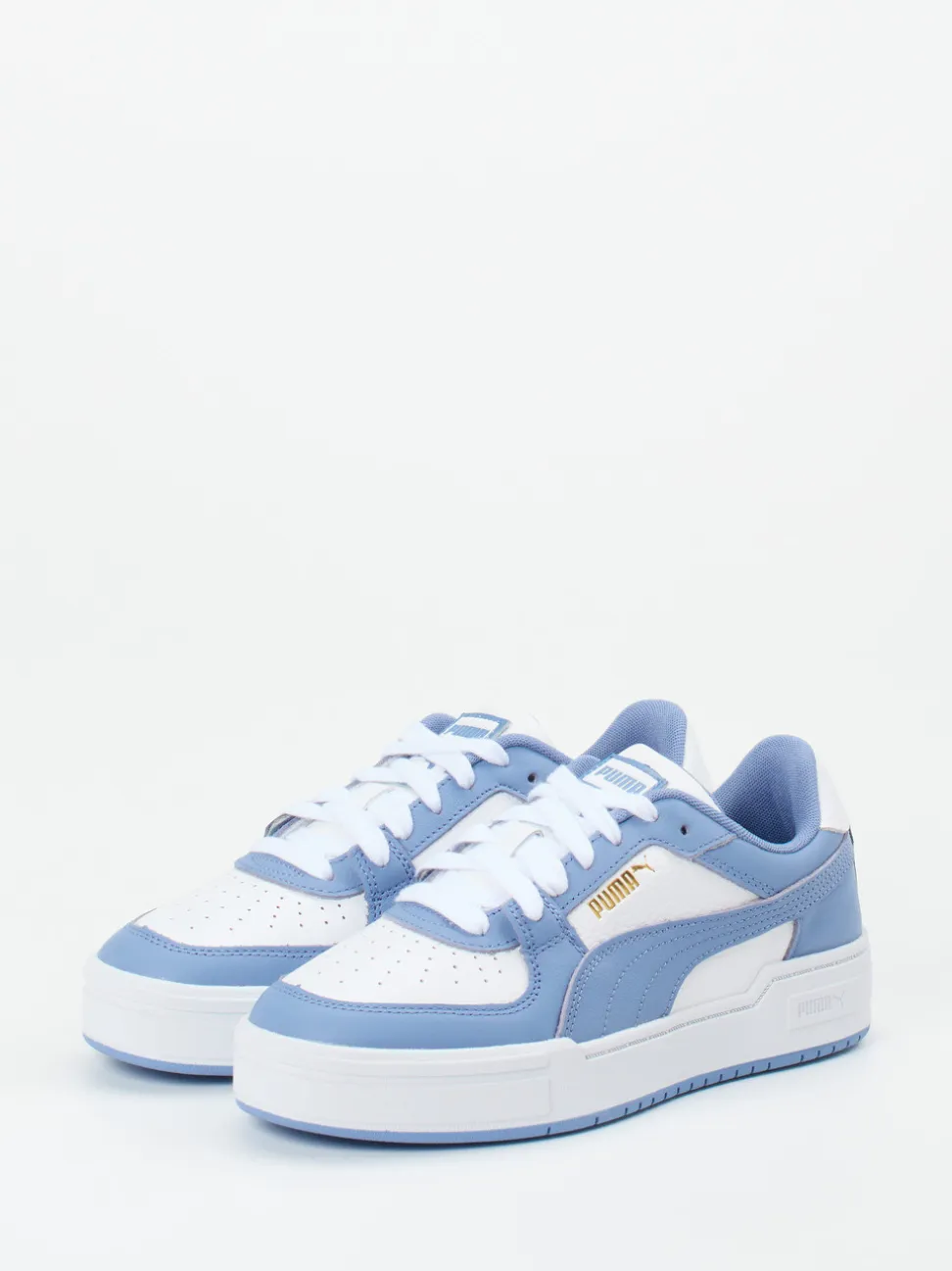 Puma – Sneaker aus Leder in Hellblau-Weiß
