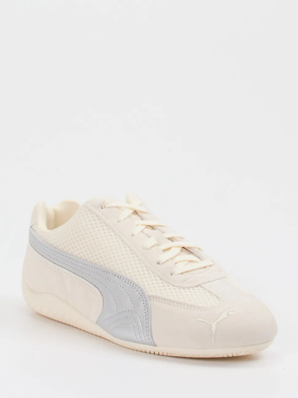 Puma – Sneaker aus Veloursleder und Mesh cremeweiß