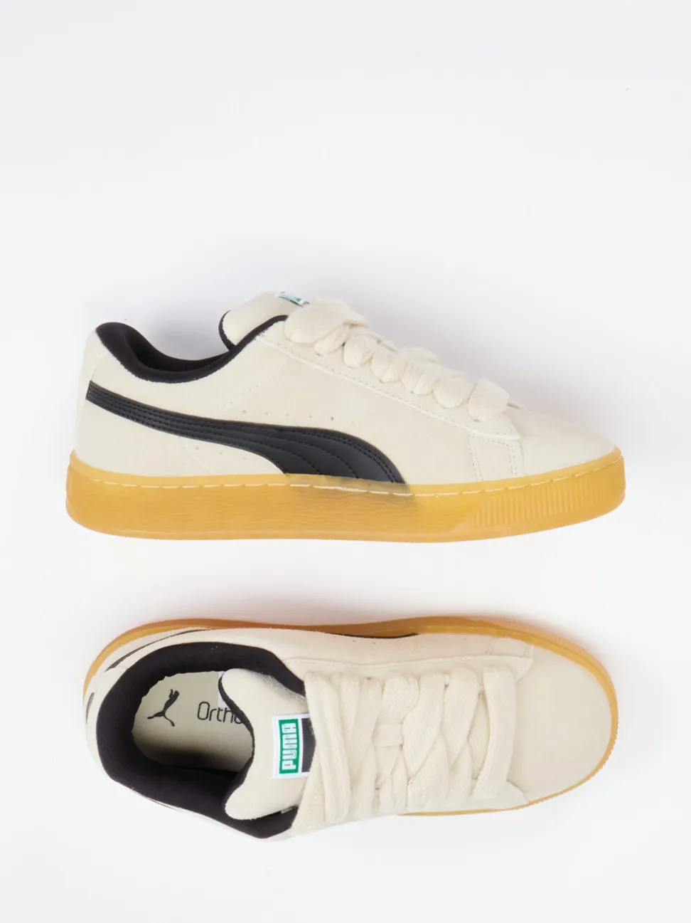 Puma – Sneaker aus Veloursleder in Cremeweiß
