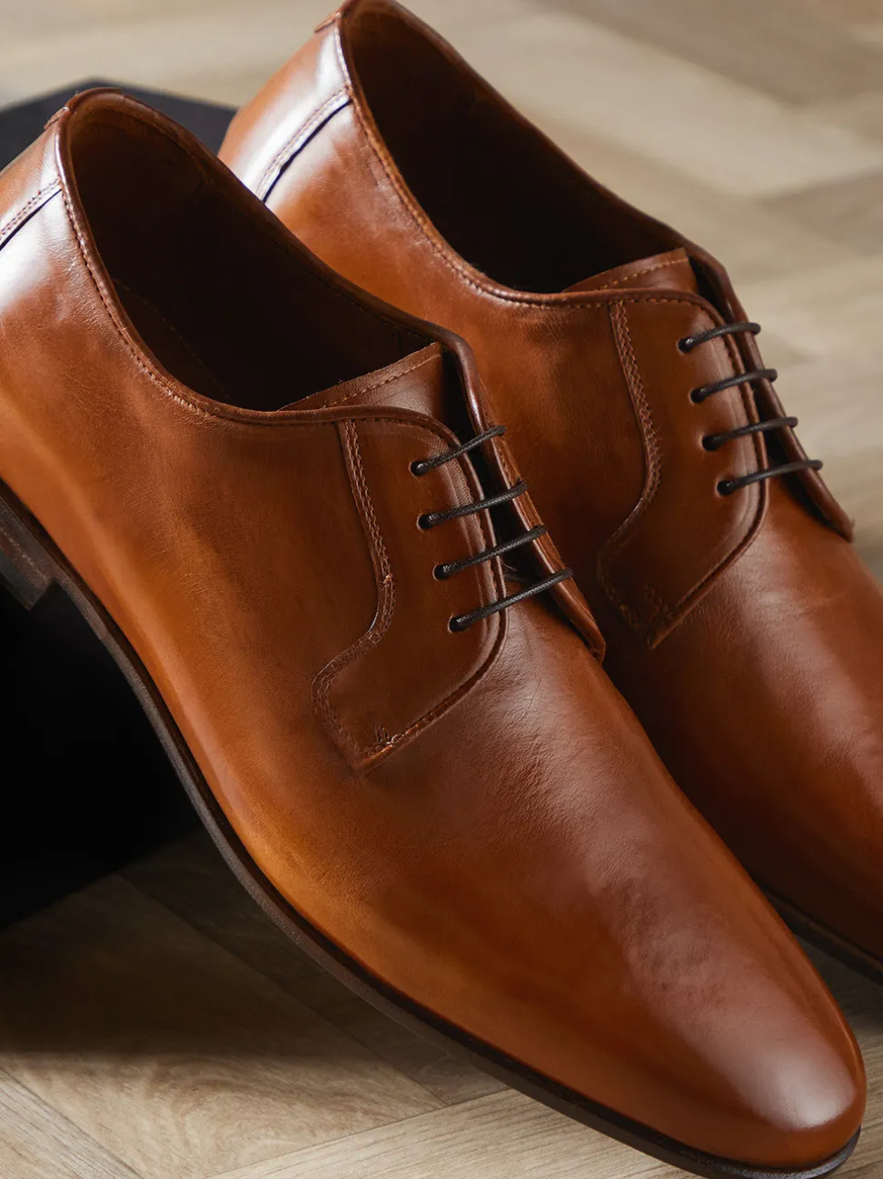 Quarvif – Derby-Schnürschuh aus Glattleder Cognac