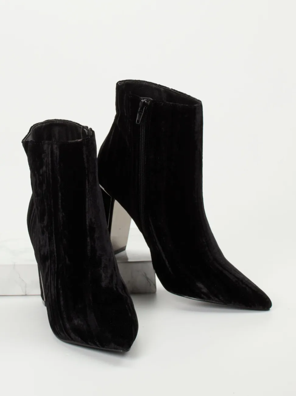 Ralph Harrison – Ankle Boots aus Samt-Textil Schwarz