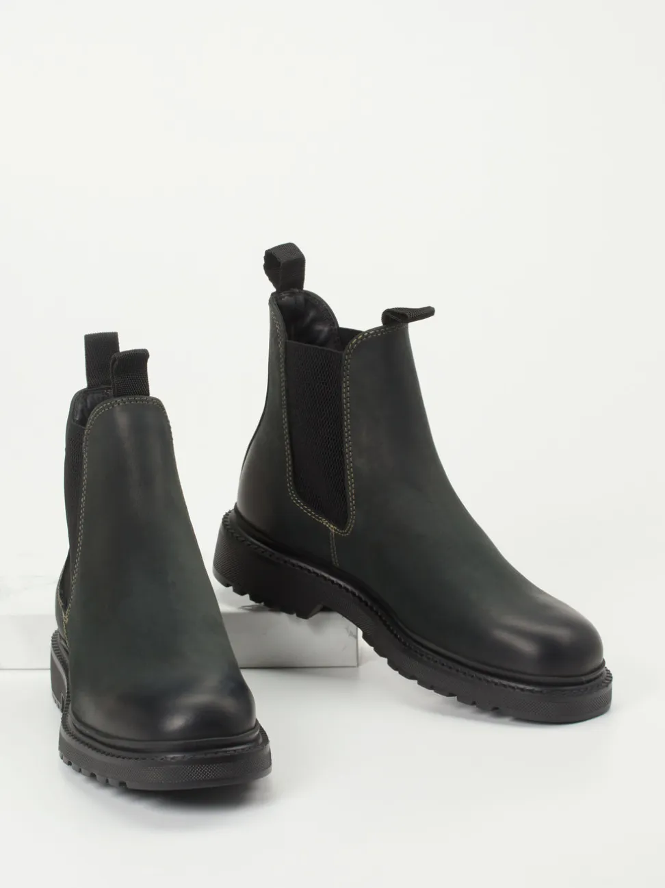Ralph Harrison – Chelsea Boots aus Nubukleder Grau