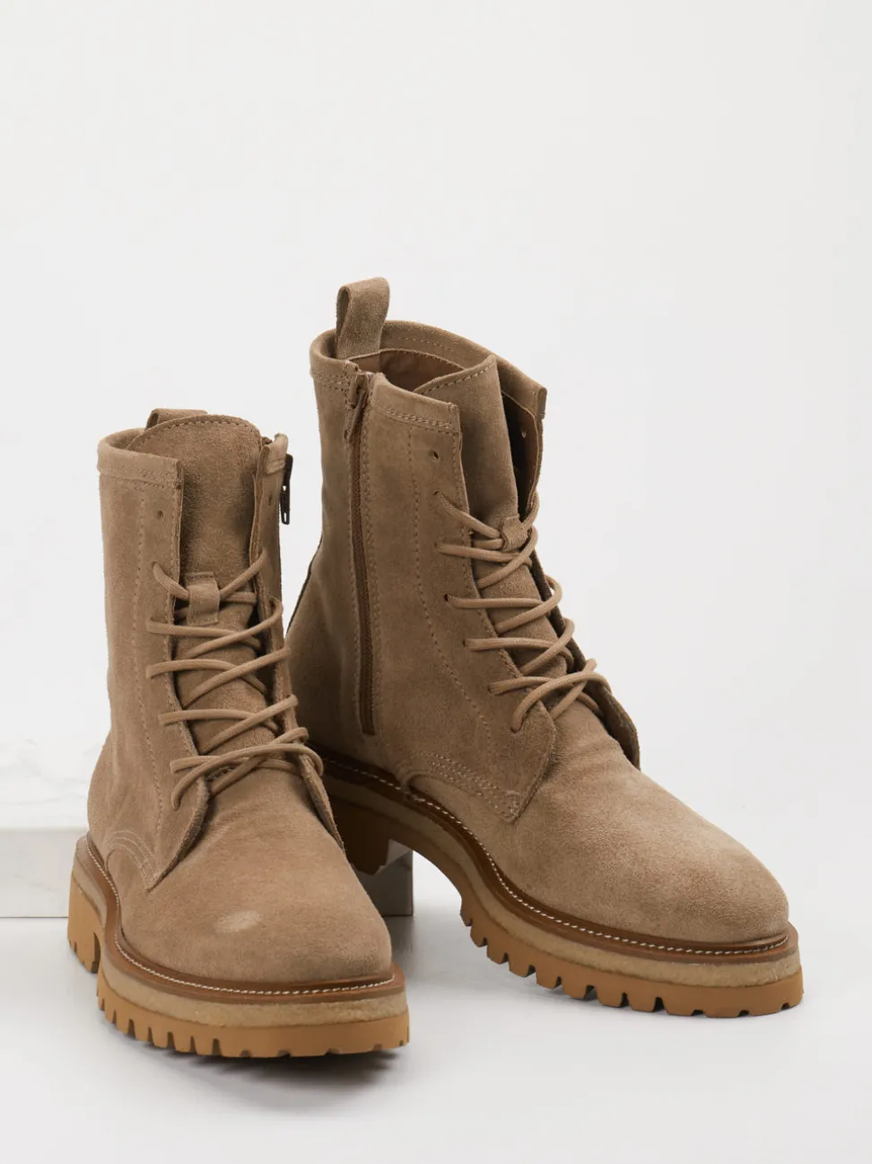 Ralph Harrison – Schnürstiefelette aus Veloursleder Sand