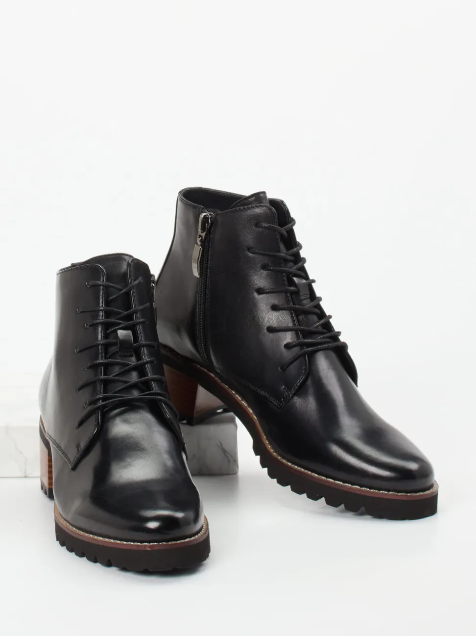 Ralph Harrison – Schnürstiefelette aus Lammleder Schwarz