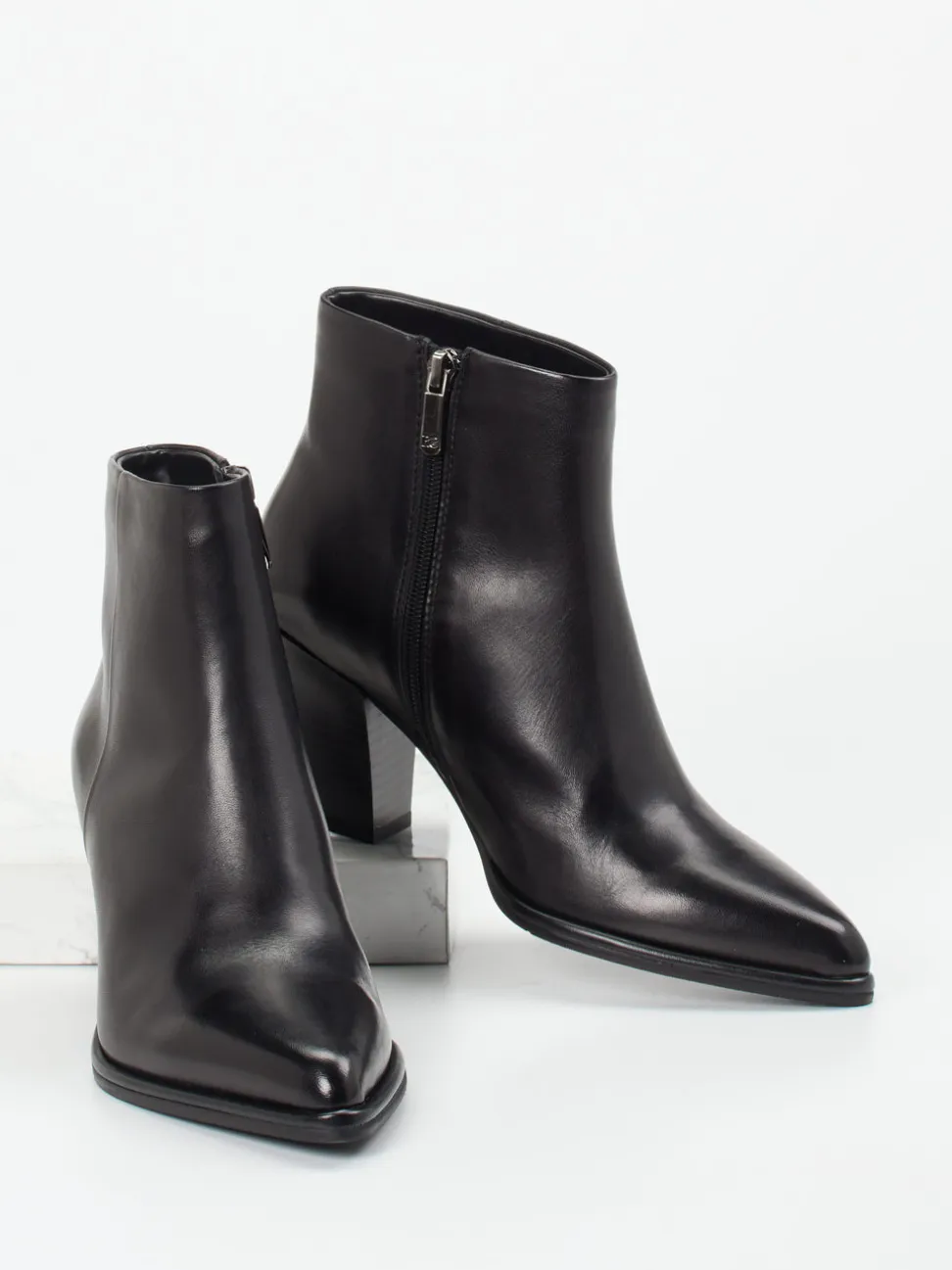 Regarde Le Ciel – Ankle Boots aus Kalbleder schwarz