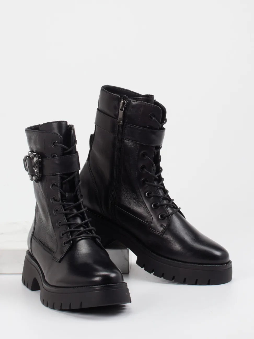 Regarde Le Ciel – Schnürboots aus Nubukleder schwarz