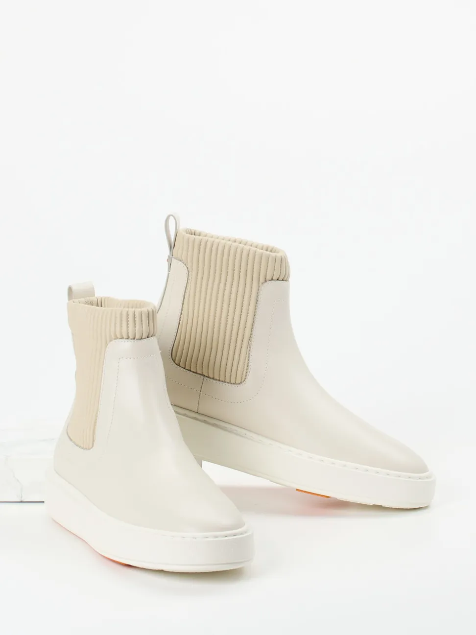 Santoni – Chelsea Stiefelette aus Kalbleder cremeweiß
