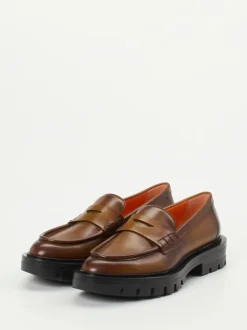 Santoni – Loafer aus Hochglanzleder in Braun