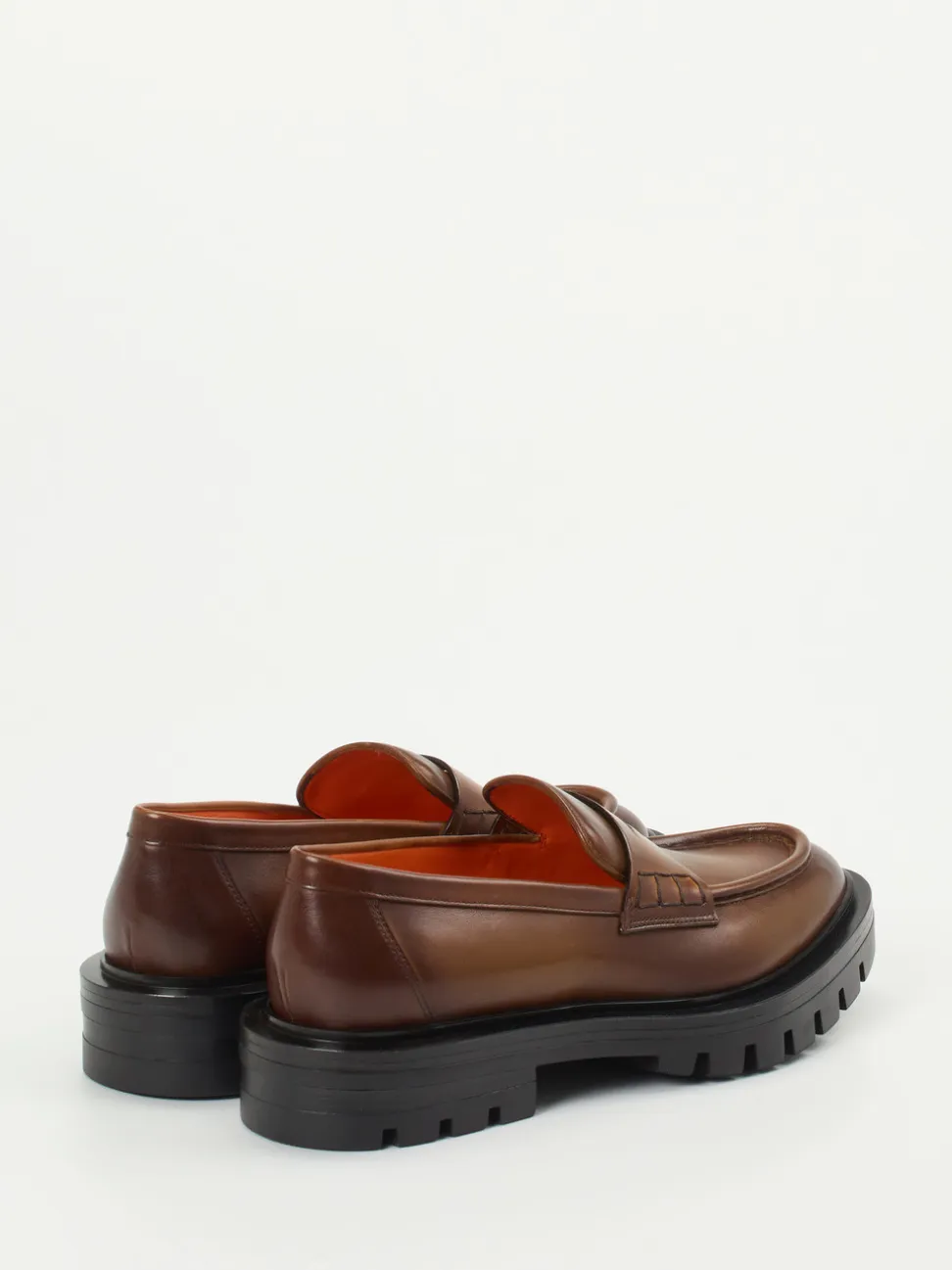 Santoni – Loafer aus Hochglanzleder in Braun