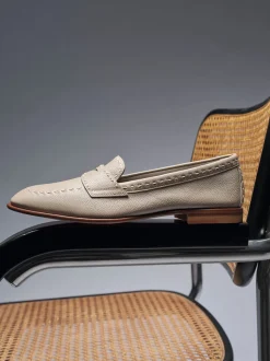Santoni – Loafer aus Lammleder in Beigebraun