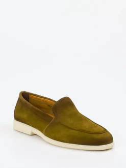 Santoni – Loafer aus Veloursleder in Olivgrün
