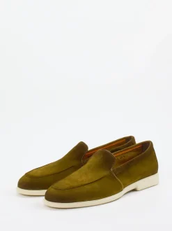 Santoni – Loafer aus Veloursleder in Olivgrün