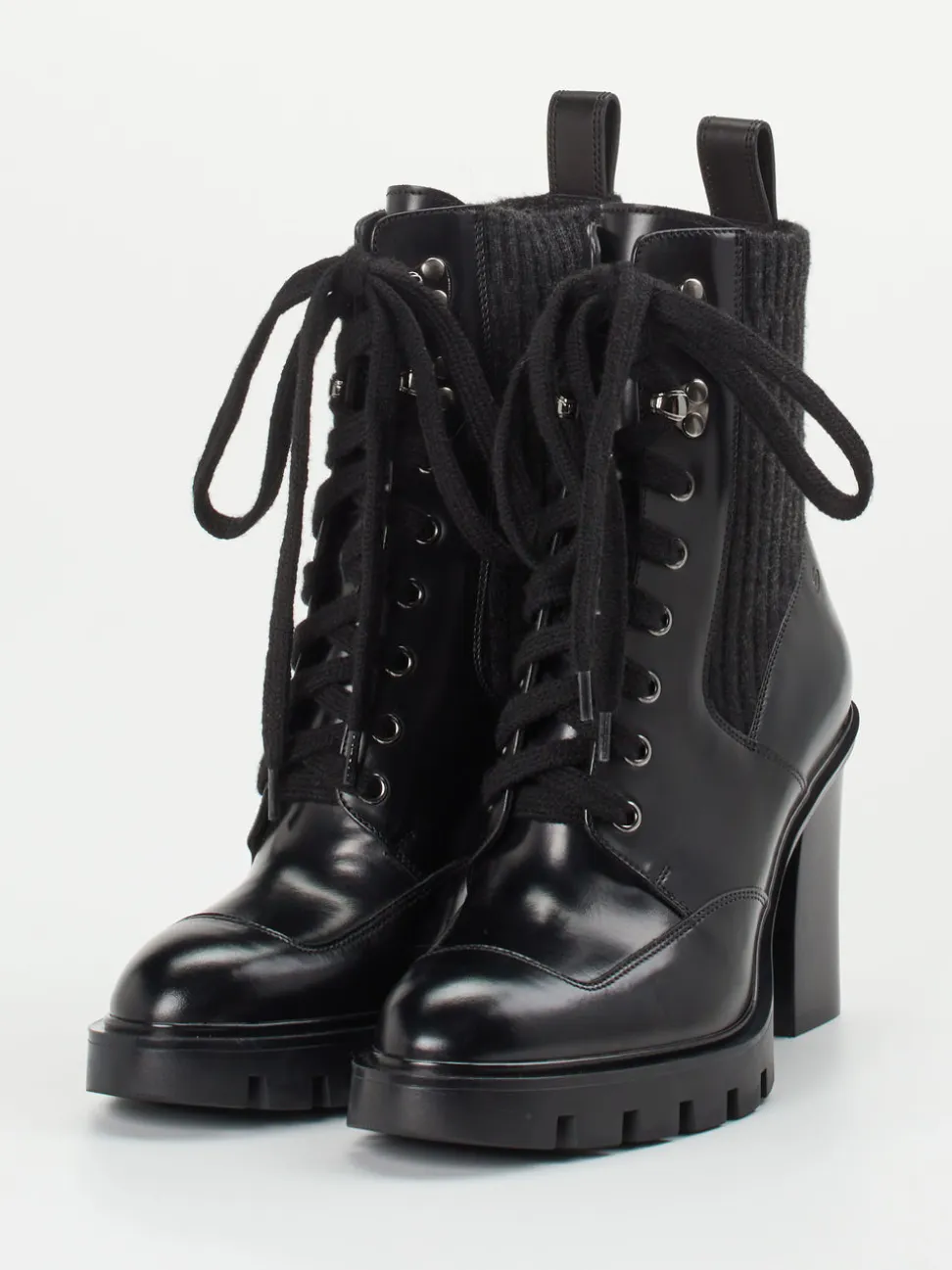 Santoni – Schnürstiefelette aus Hochglanzleder Schwarz