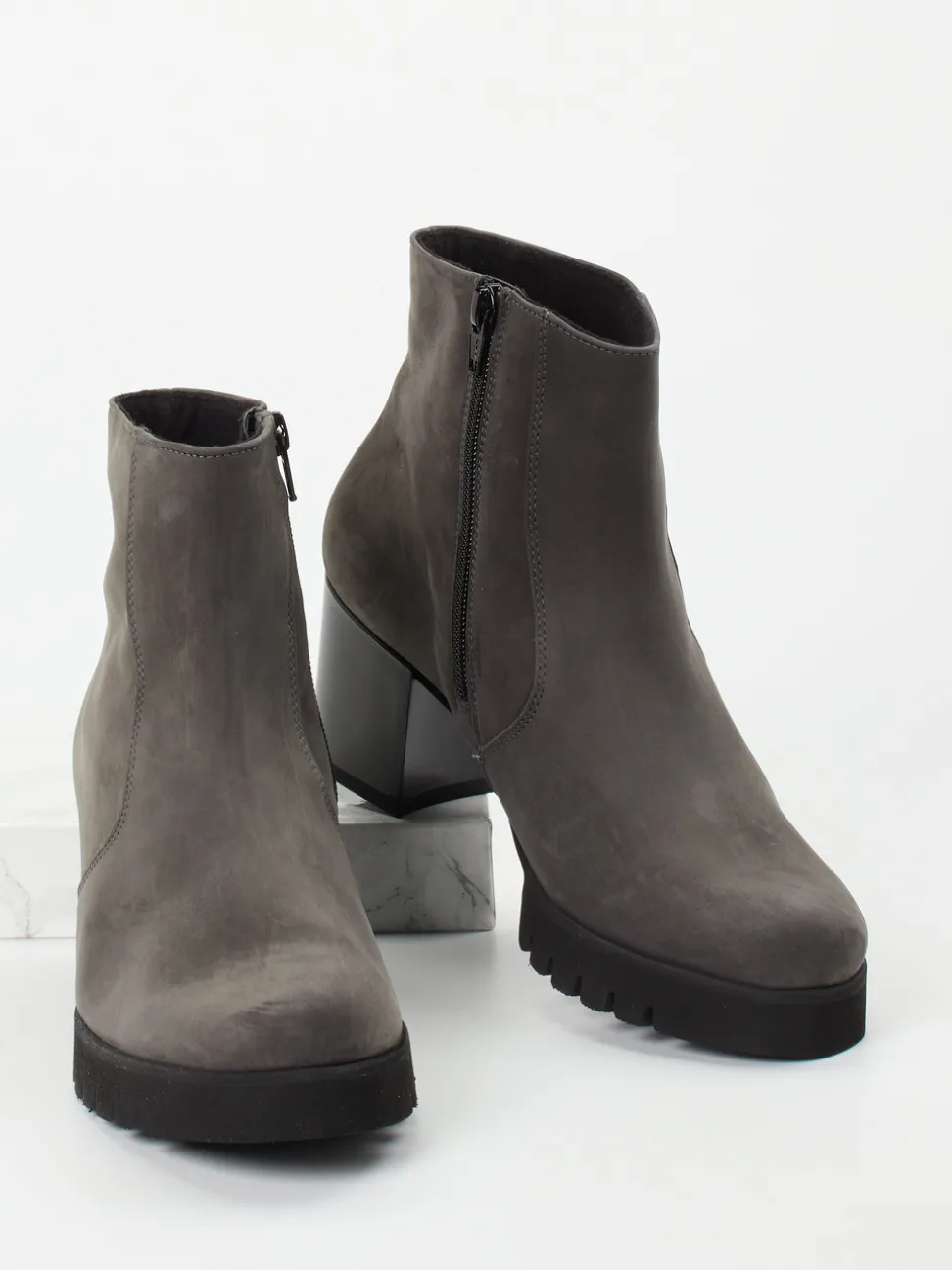 Semler – Blockabsatz-Stiefelette aus Nubukleder grau