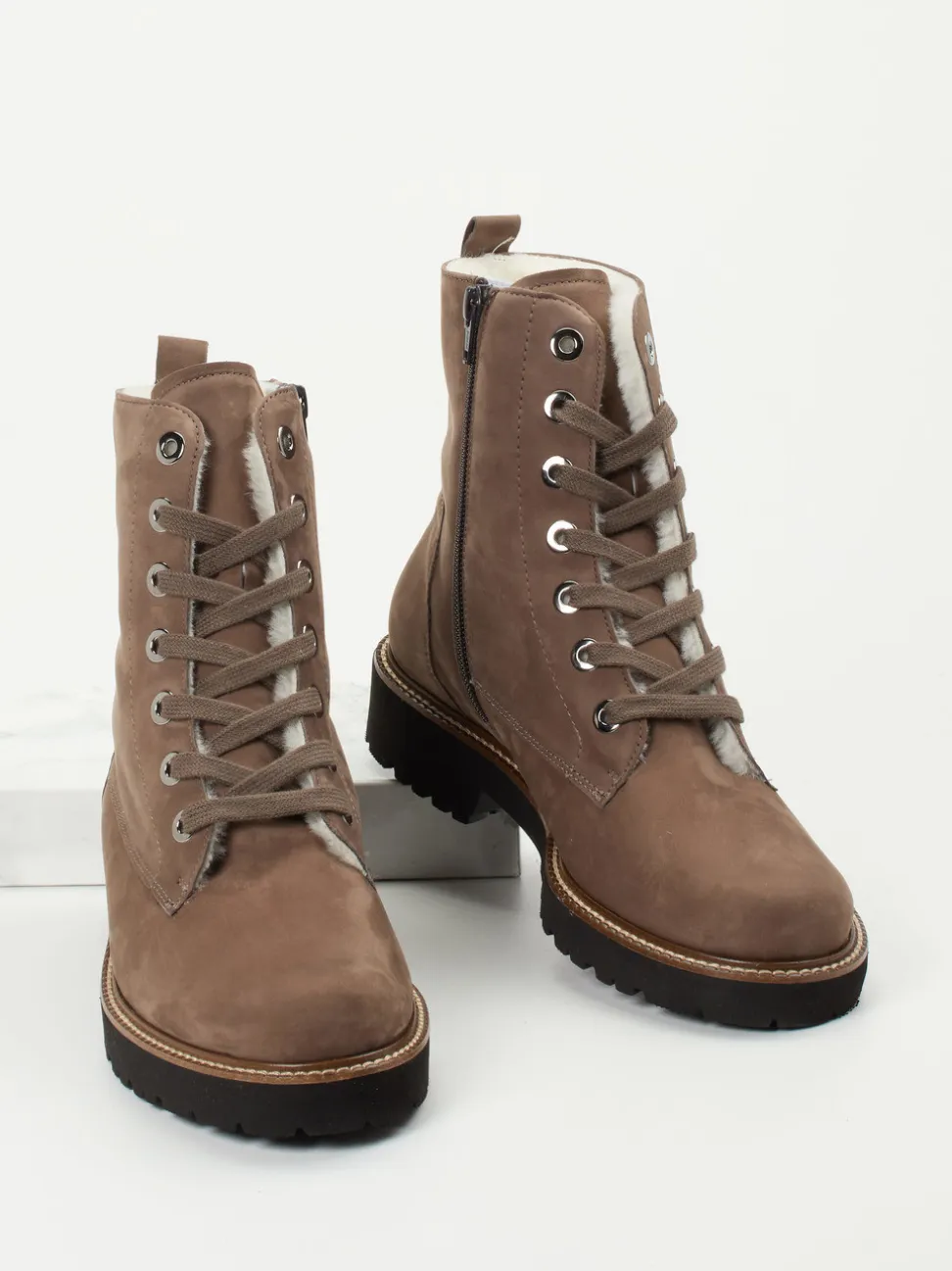 Semler – Schnürboots aus Nubukleder in Taupe