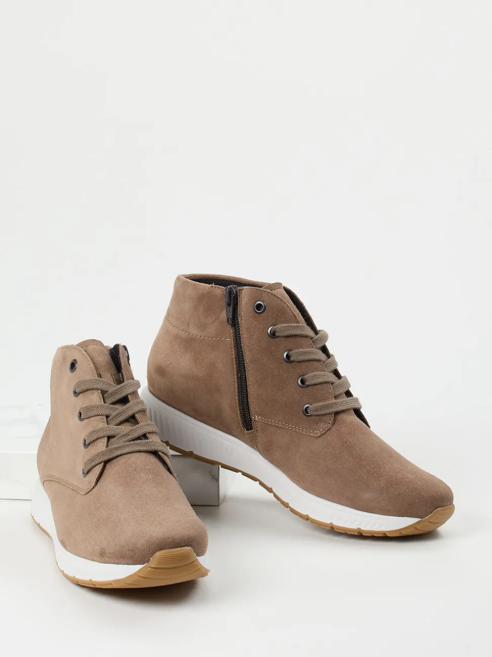 Semler – Schnürboots aus Veloursleder in Taupe