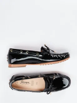 Sioux – Mokassin aus Lackleder Schwarz