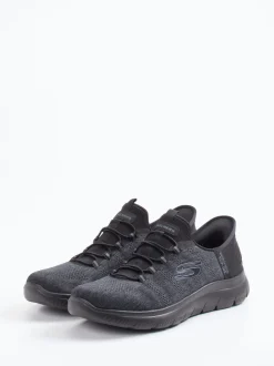 Skechers – Slip-On Sneaker aus gestricktem Textil schwarz
