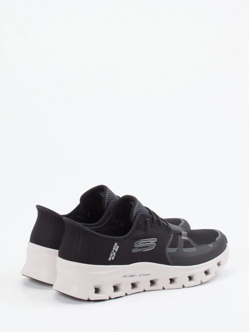 Skechers – Slip-On Sneaker aus Mesh in Schwarz
