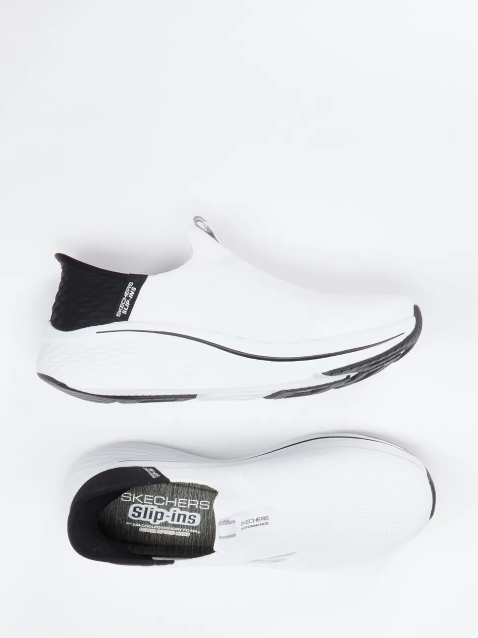 Skechers – Slip-On Sneaker aus gestricktem Textil weiß