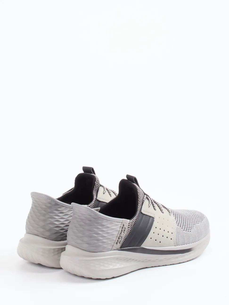 Skechers – Slip-On Sneaker aus Textil in Grau