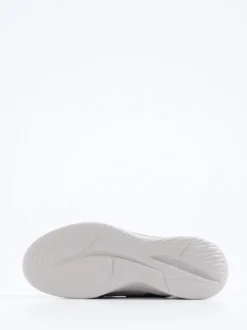 Skechers – Slip-On Sneaker aus Textil in Grau