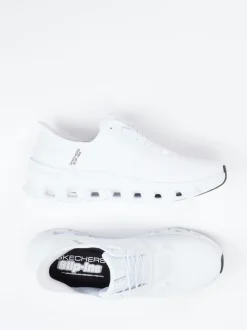 Skechers – Slip-On Sneaker aus Mesh in Weiß