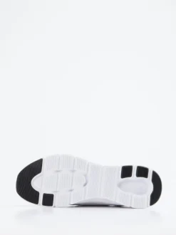 Skechers – Slip-On Sneaker aus Mesh in Weiß