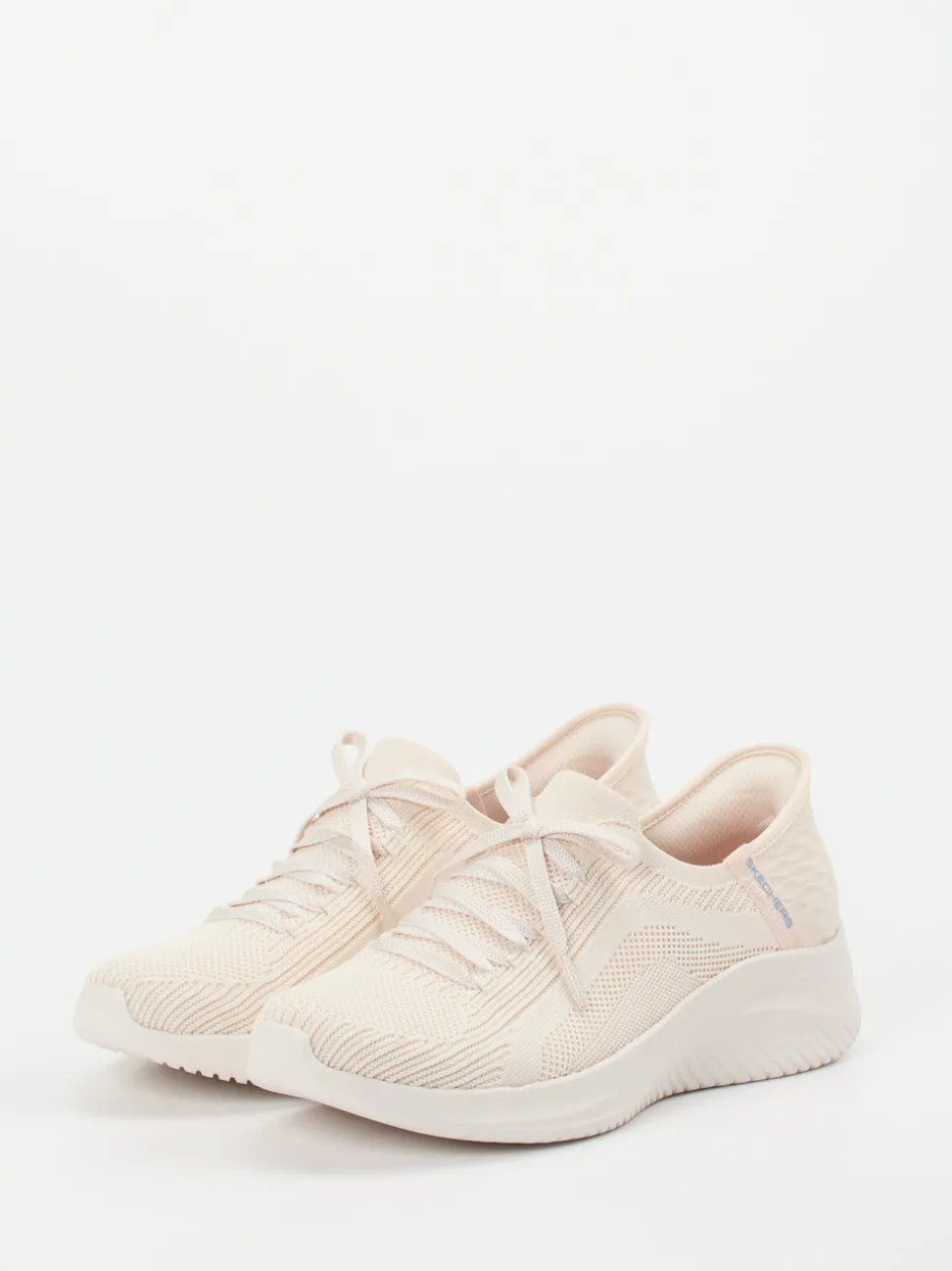 Skechers – Slip-On Sneaker aus Textil in Cremeweiß