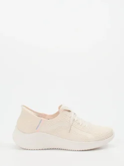 Skechers – Slip-On Sneaker aus Textil in Cremeweiß
