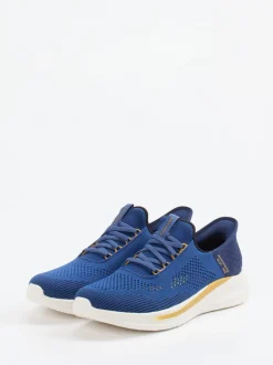 Skechers – Slip-On Sneaker aus gestricktem Textil blau