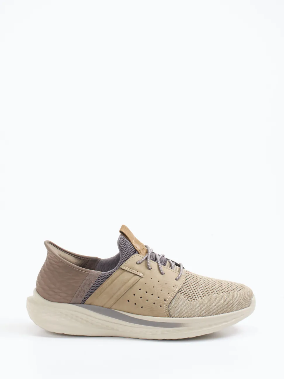 Skechers – Slip-On Sneaker aus Textil in Braun