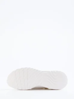 Skechers – Slip-On Sneaker aus Textil in Offwhite